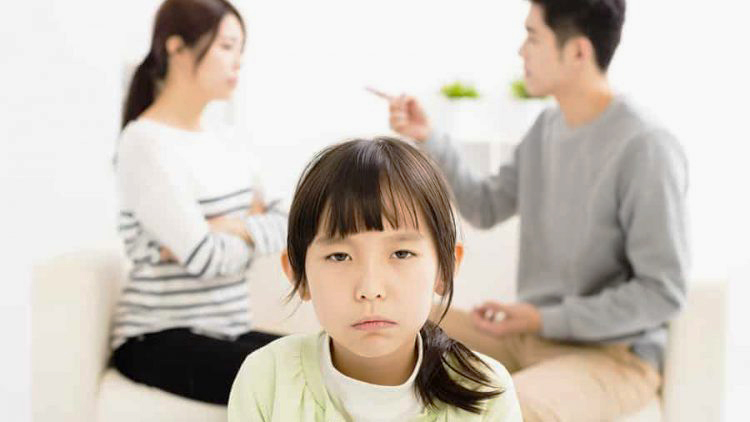 ex-spouses-arguing-after-failed-parenting-plan