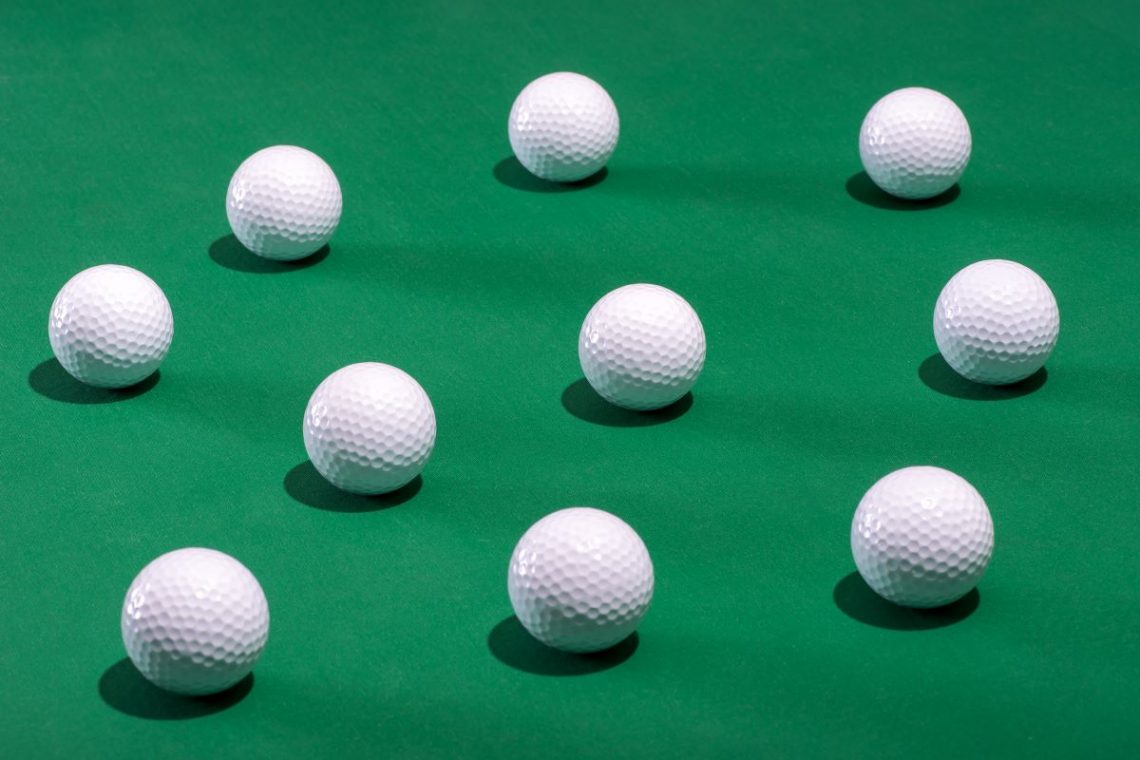 golf-ball-strieks-windshield
